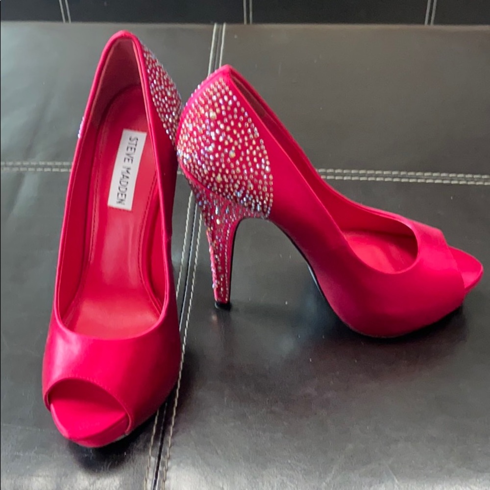 Steve Madden Raspberry Player Platform Pump - Picture 2 of 11